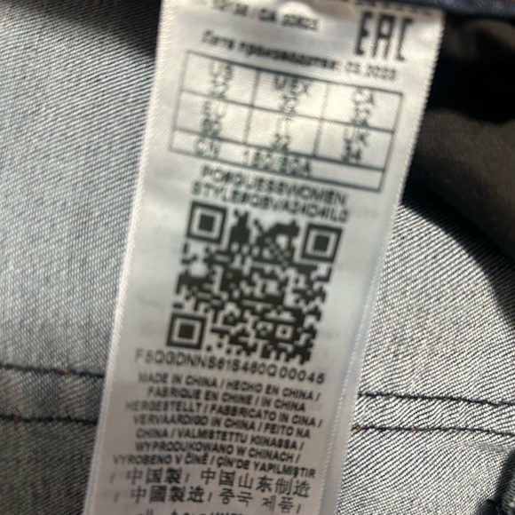 NWT Guess Sculpt Midrise Skinny size 32 - Picture 2 of 5